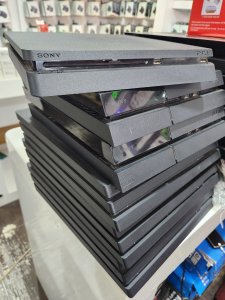 PS4 Slim, UK Used PlayStation 4 Slim Console with 1 Pad and 5 Games