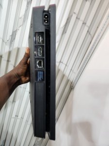 PS4 Slim, UK Used PlayStation 4 Slim Console with 1 Pad and 5 Games