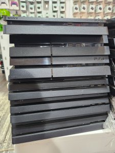 PS4 Fat, UK Used PlayStation 4 Console with 1 Pad and 5 Games