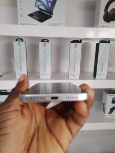 Iconic 17 Pro Max, 1TB, 16GB RAM, 6000mAh, Brand New, White